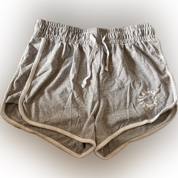 70’s Inspired Shorts - Picture 1 of 7